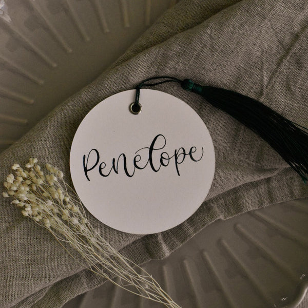 White circle place cards with tassels