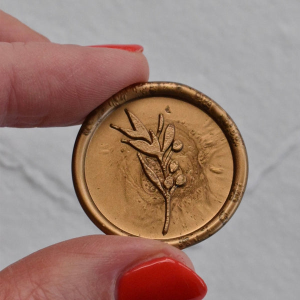 White place card with gold wax seal